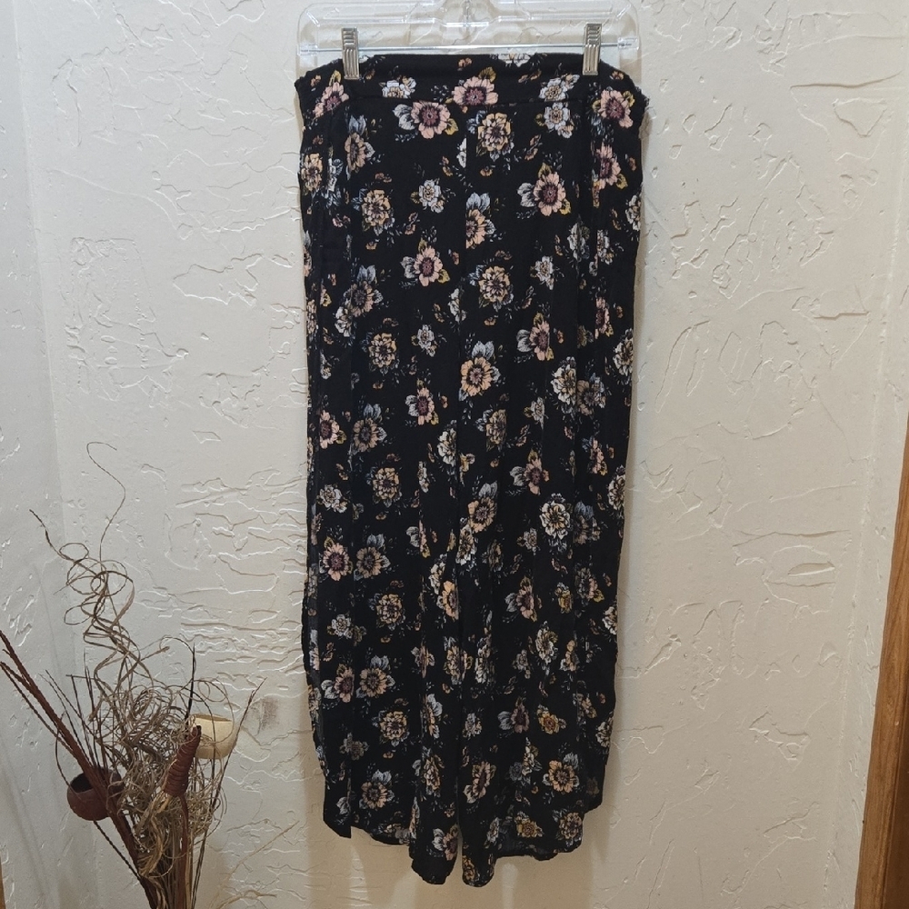3/$10 Mudd Black Floral Wide Leg Pants